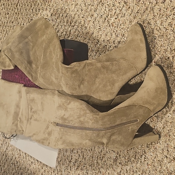 New Refresh honey-01 over the knee boots...size 7...khaki...sexy!! - Picture 5 of 8